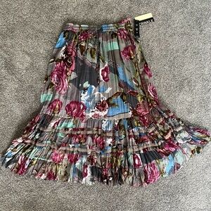 NWT Mix Nouveau Women’s Crinkle Floral Skirt